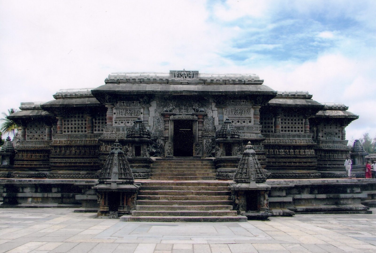 Hoysala Temples & Coffee Hills: Belur, Halebidu and Chikmagalur in 3 Days
