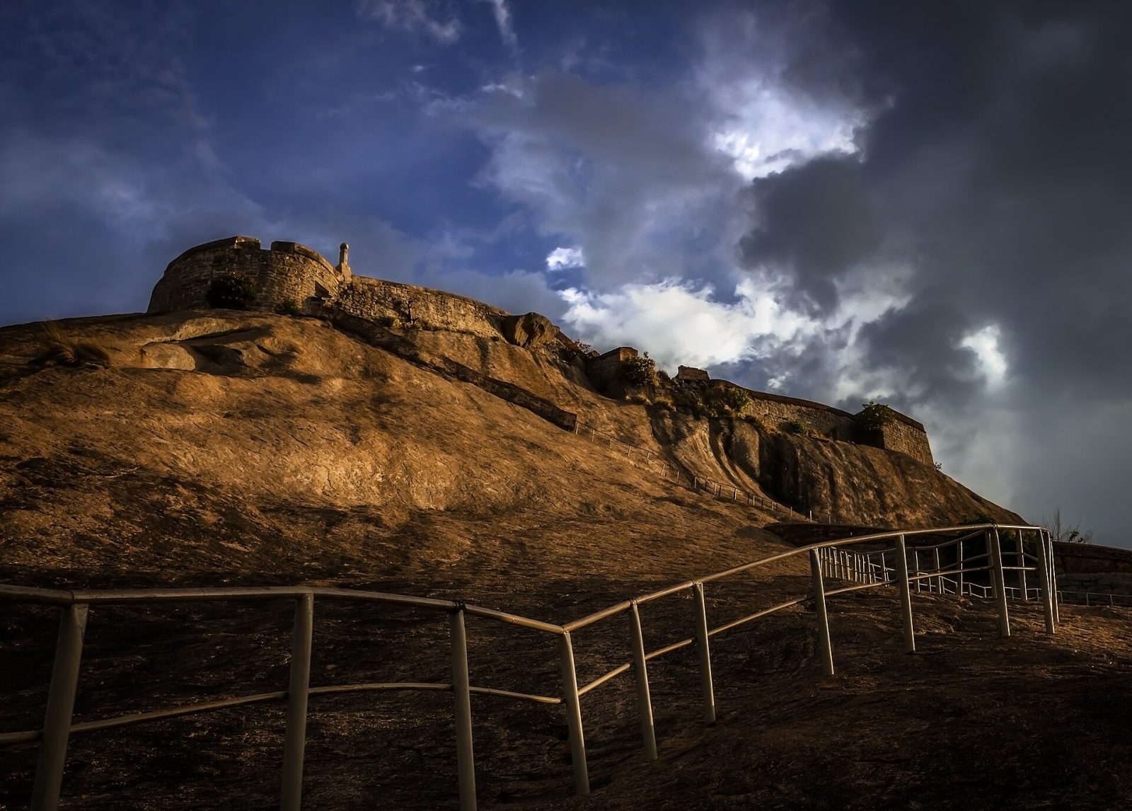 The top of Madhugiri Fort.