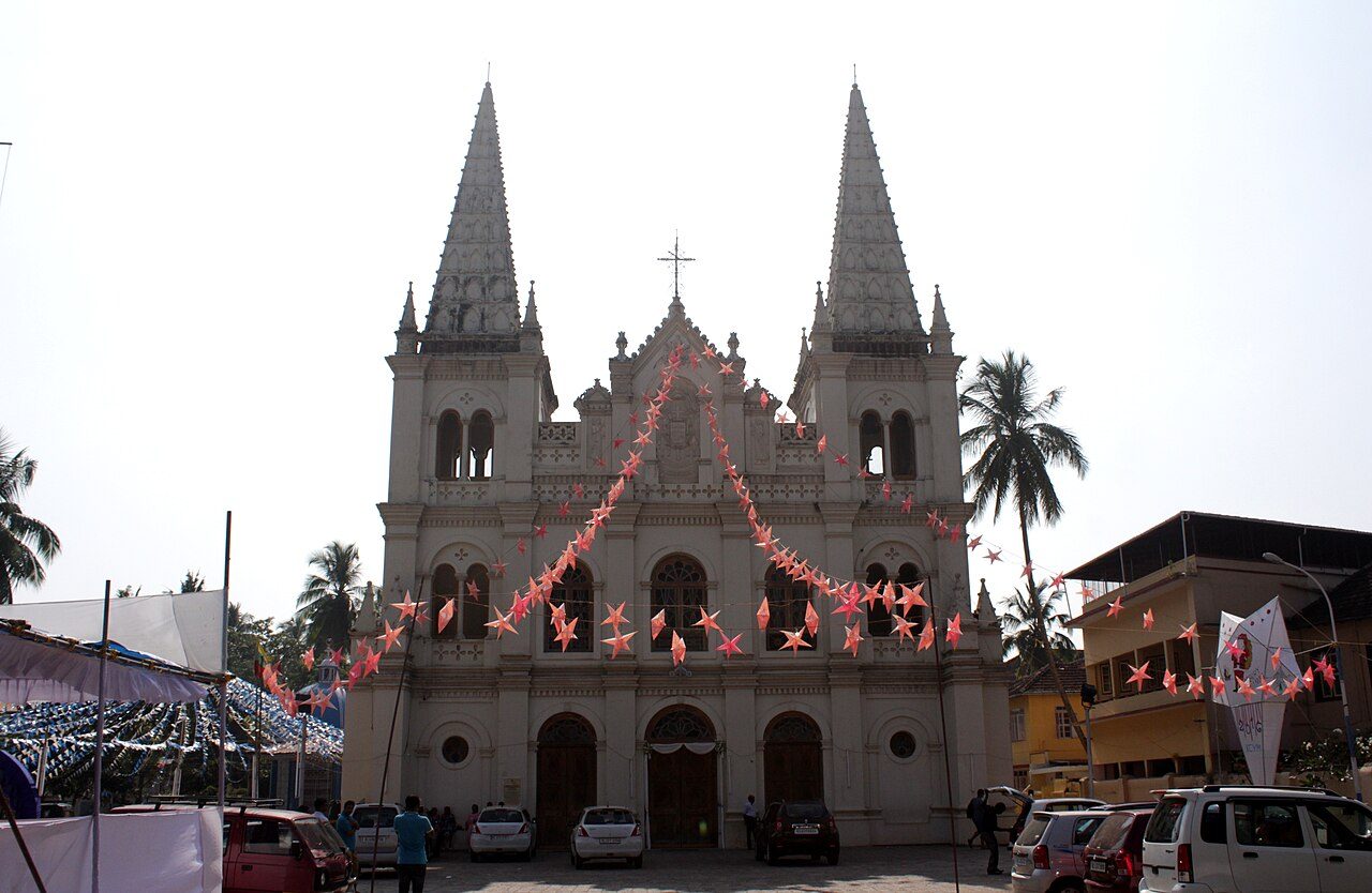 Kerala Christian Heritage: Churches from Palayur to Edathua in 4 Days