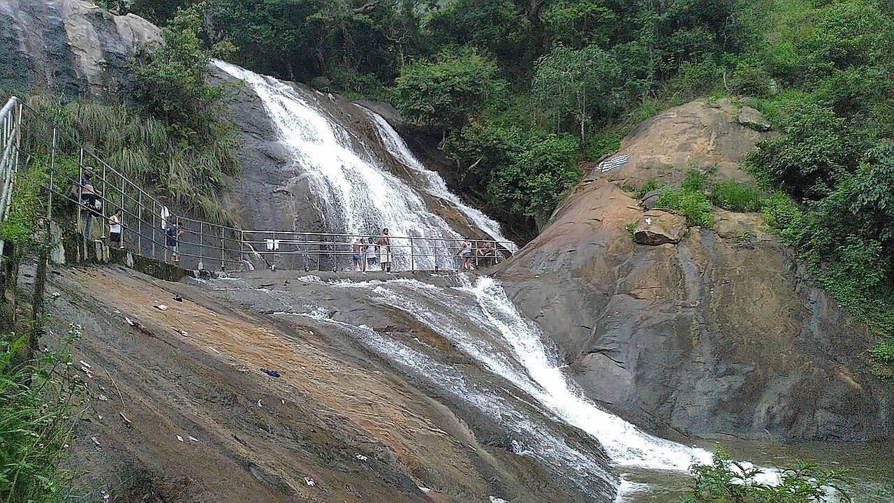 Agaya Gangai Falls