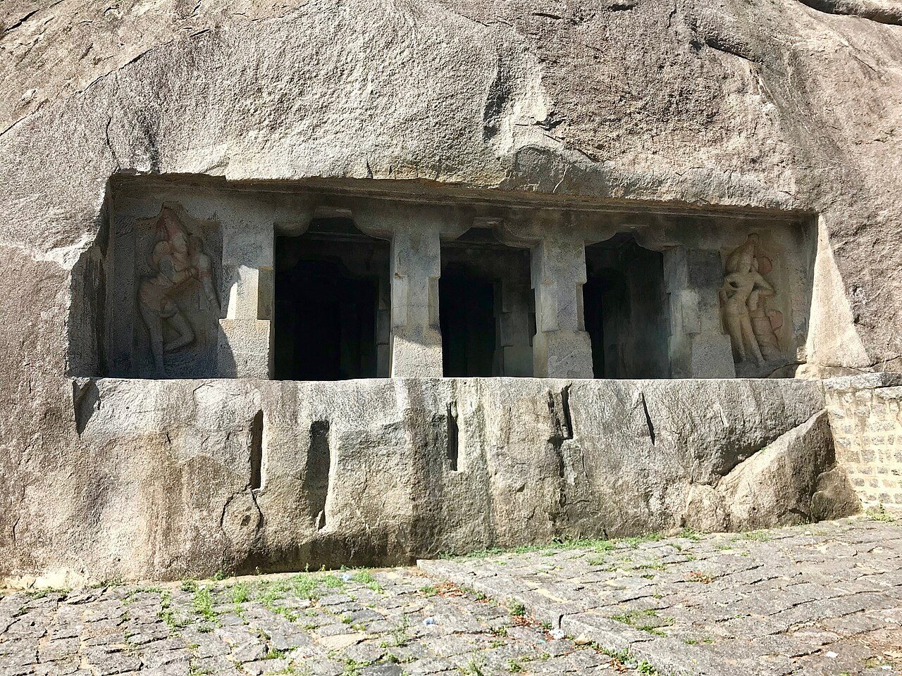 Mandagapattu Cave Temple