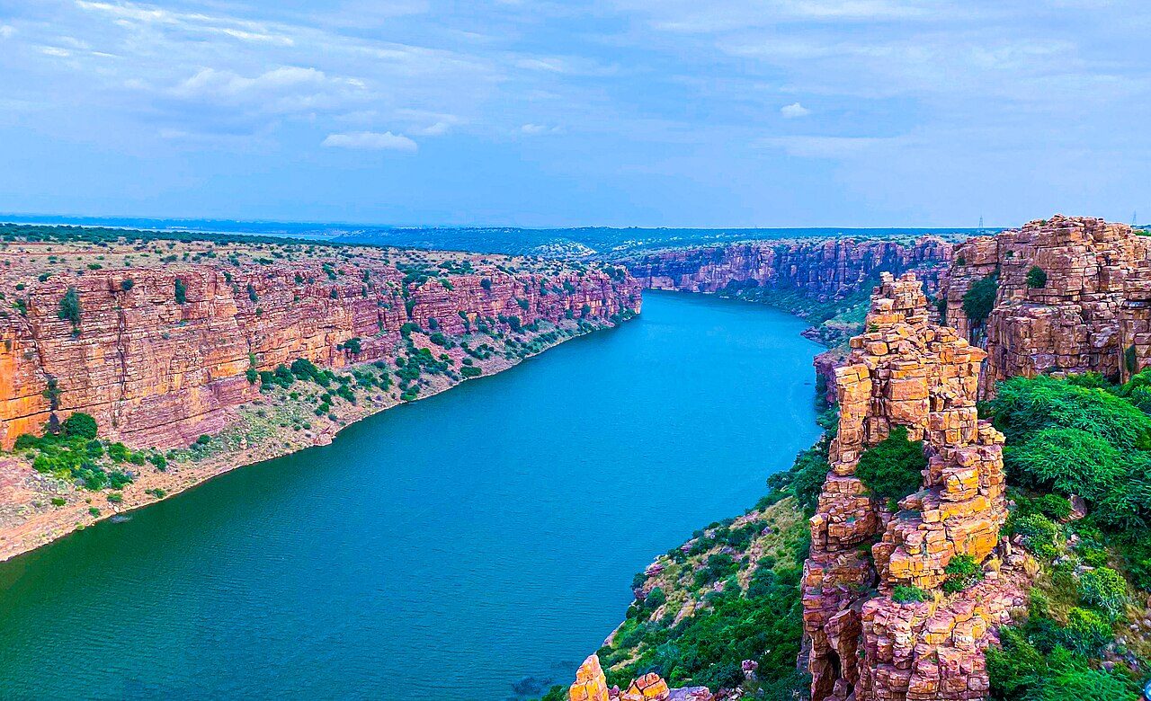 Gandikota, Belum Caves and Lepakshi in 4 Days: Rayalaseema's Canyon, Caves and Forts