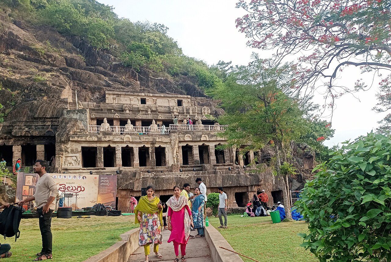 Vijayawada and Amaravati in 3 Days: Kanaka Durga, Undavalli Caves and an Ancient Stupa