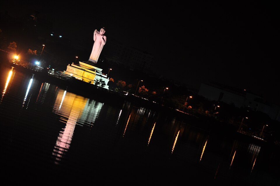 Hussain Sagar Buddha Statue