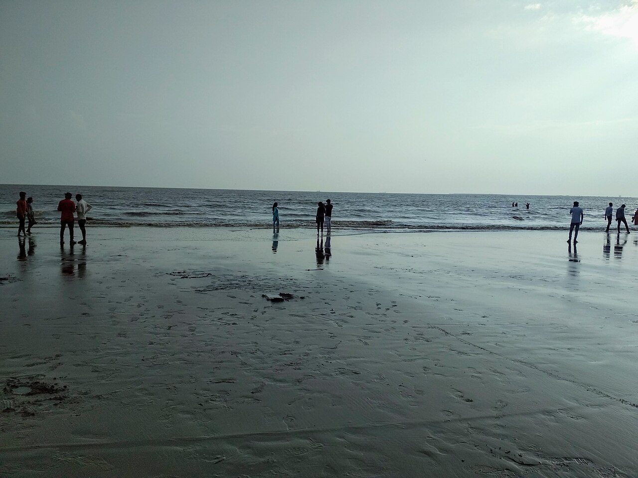Dumas Beach
