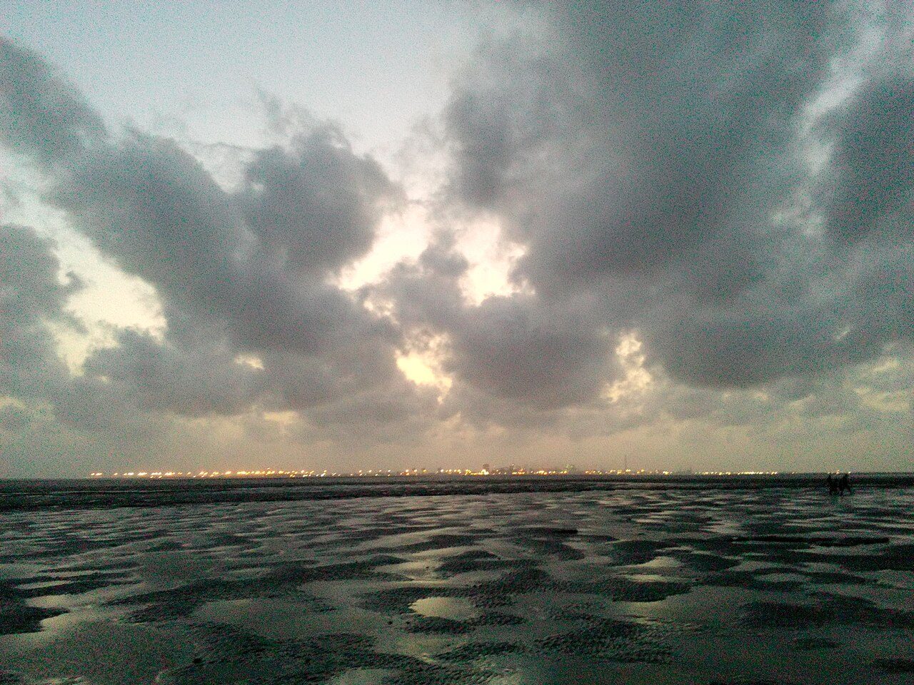 Dumas Beach