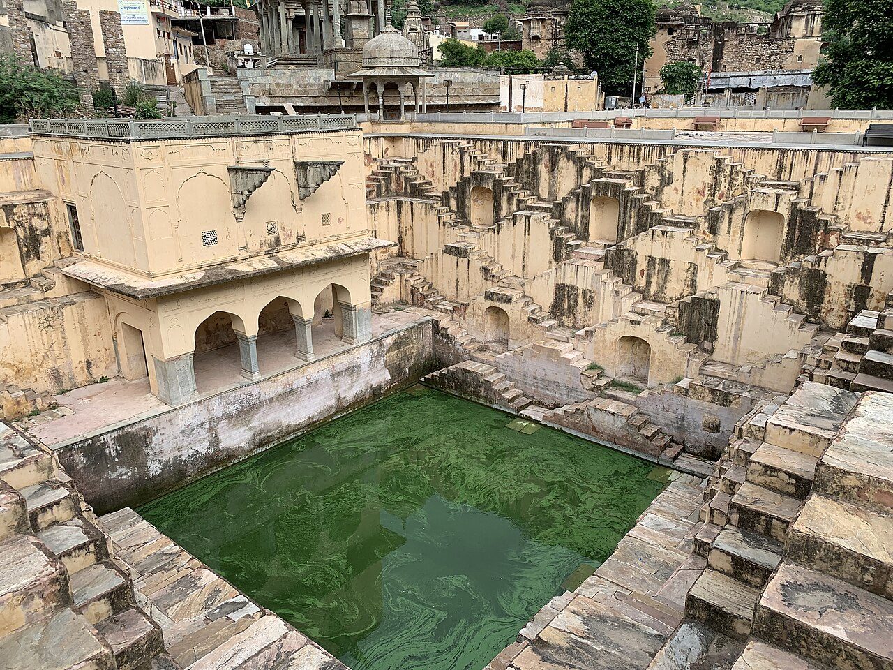 Panna Meena ka Kund