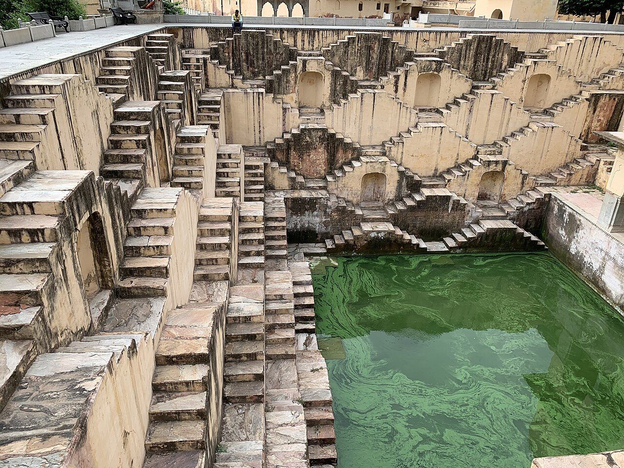 Panna Meena ka Kund