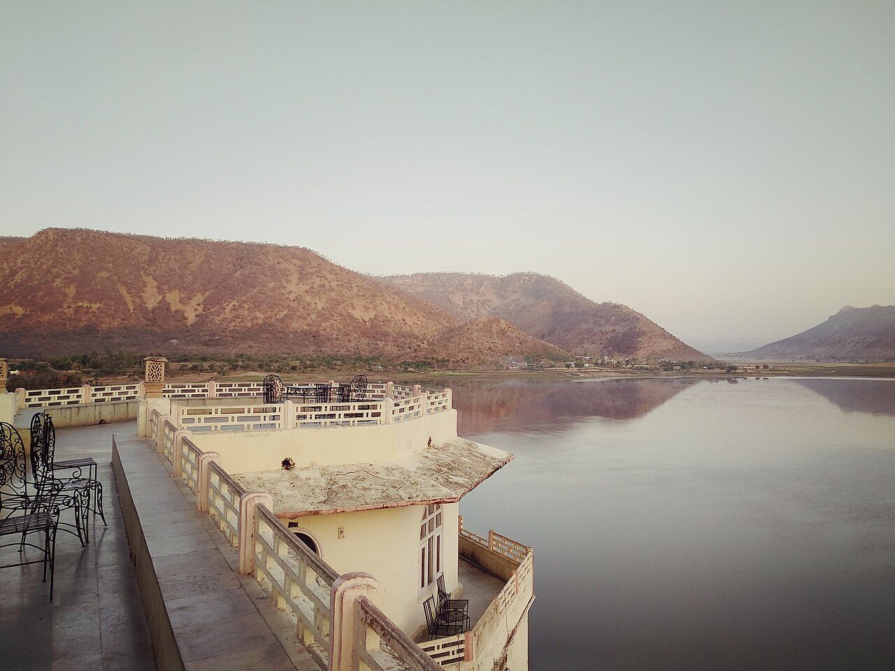 Siliserh Lake