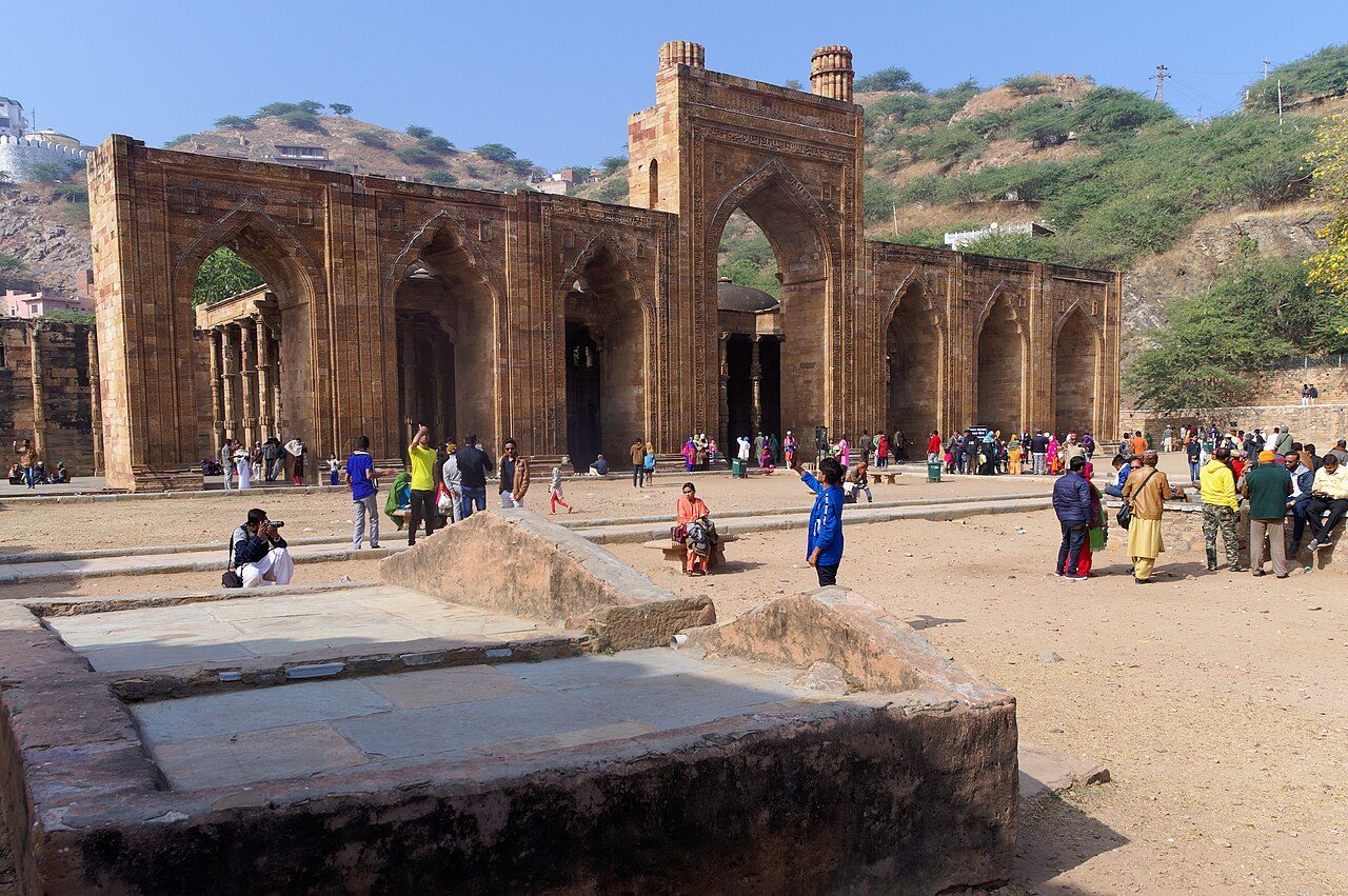 Adhai Din Ka Jhonpra