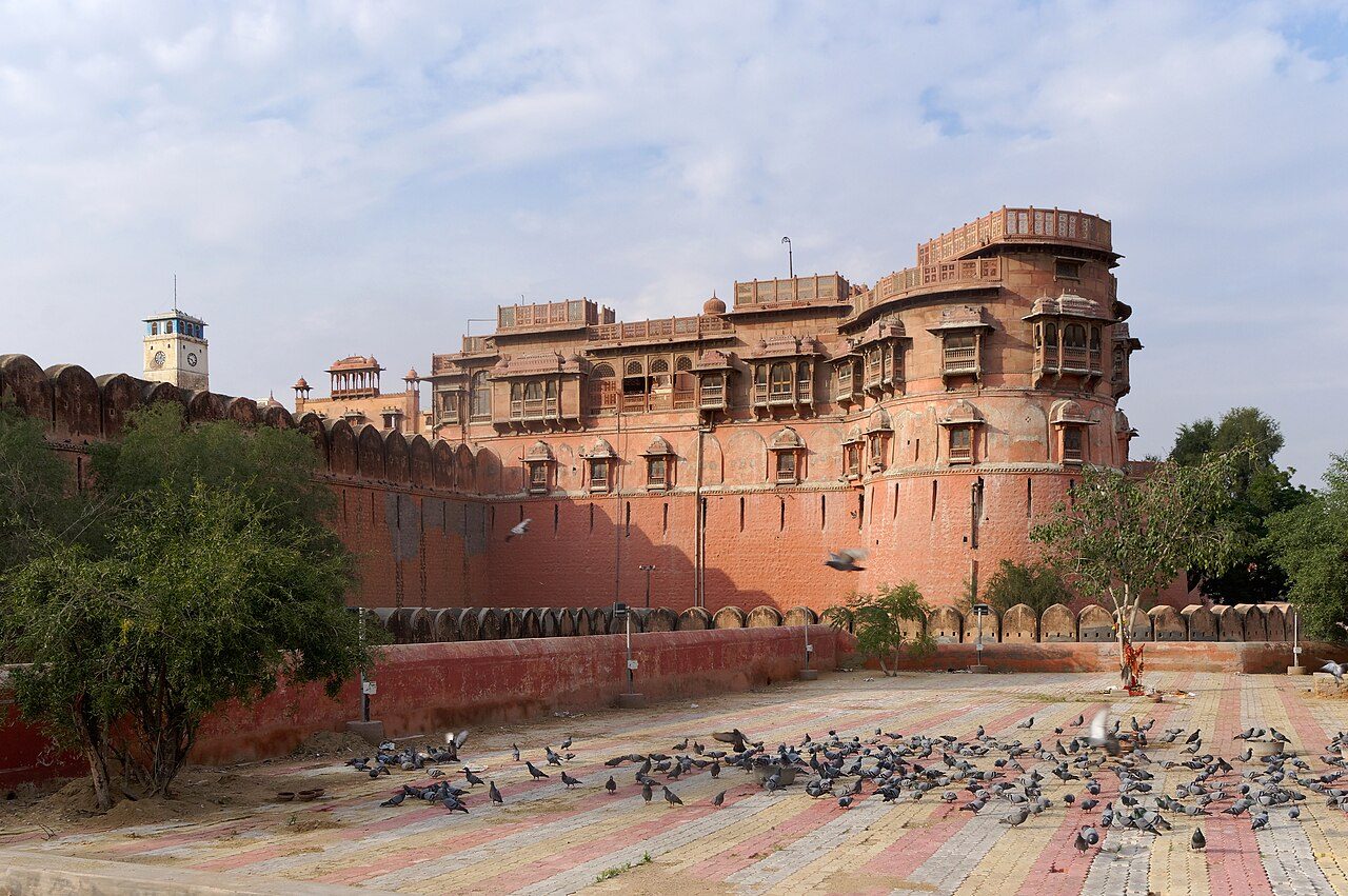 Shekhawati and Bikaner in 4 Days: Painted Havelis, Desert Forts and Karni Mata