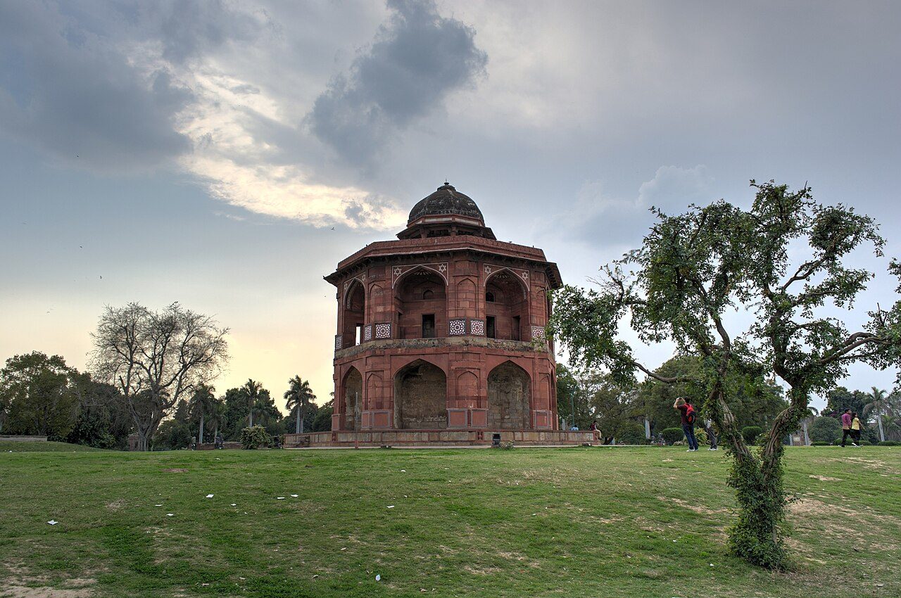 Delhi's Seven Cities in 2 Days: Sultanate Forts, Tombs and the Ridge