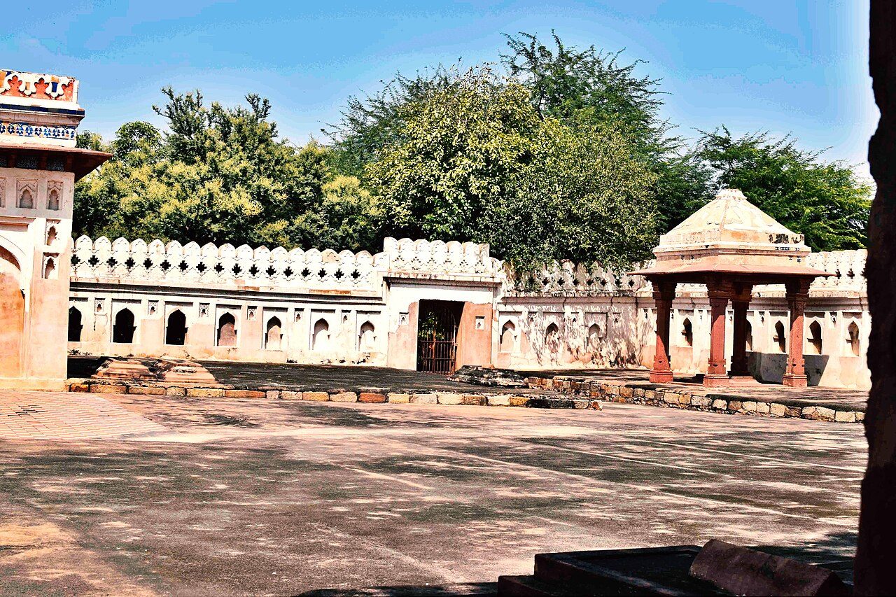 Jamali Kamali Mosque
