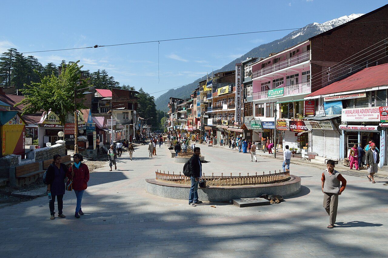 Mall Road Manali