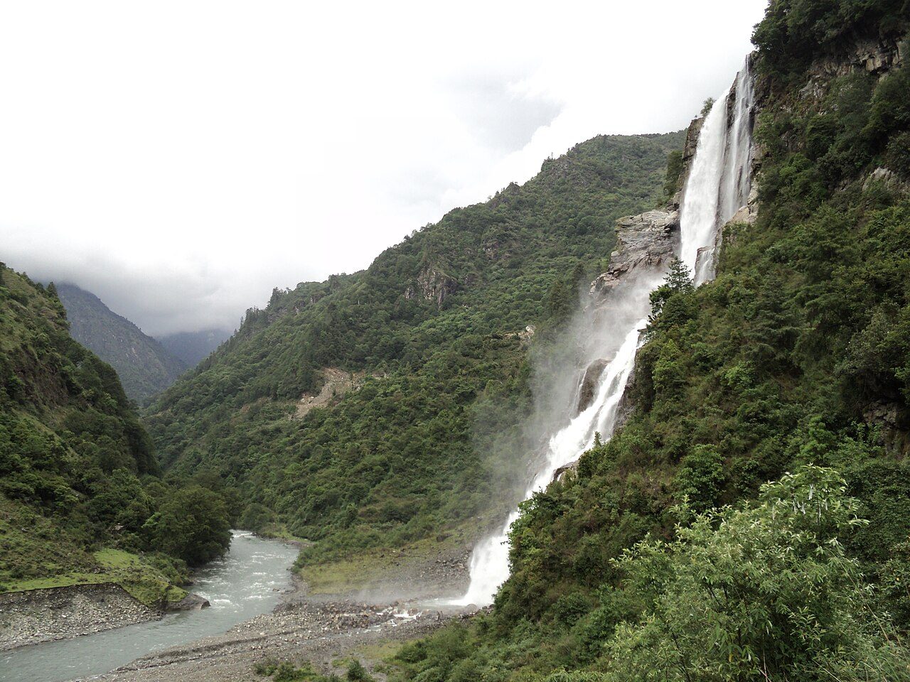 Nuranang Falls