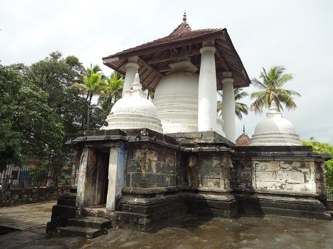 Gadaladeniya Vihara