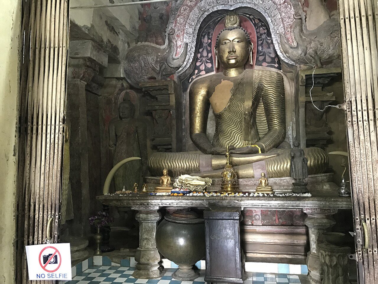 Gadaladeniya Vihara