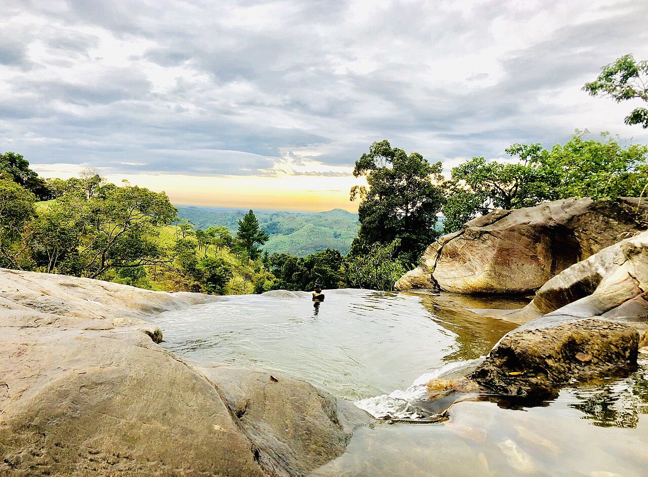 Diyaluma Falls