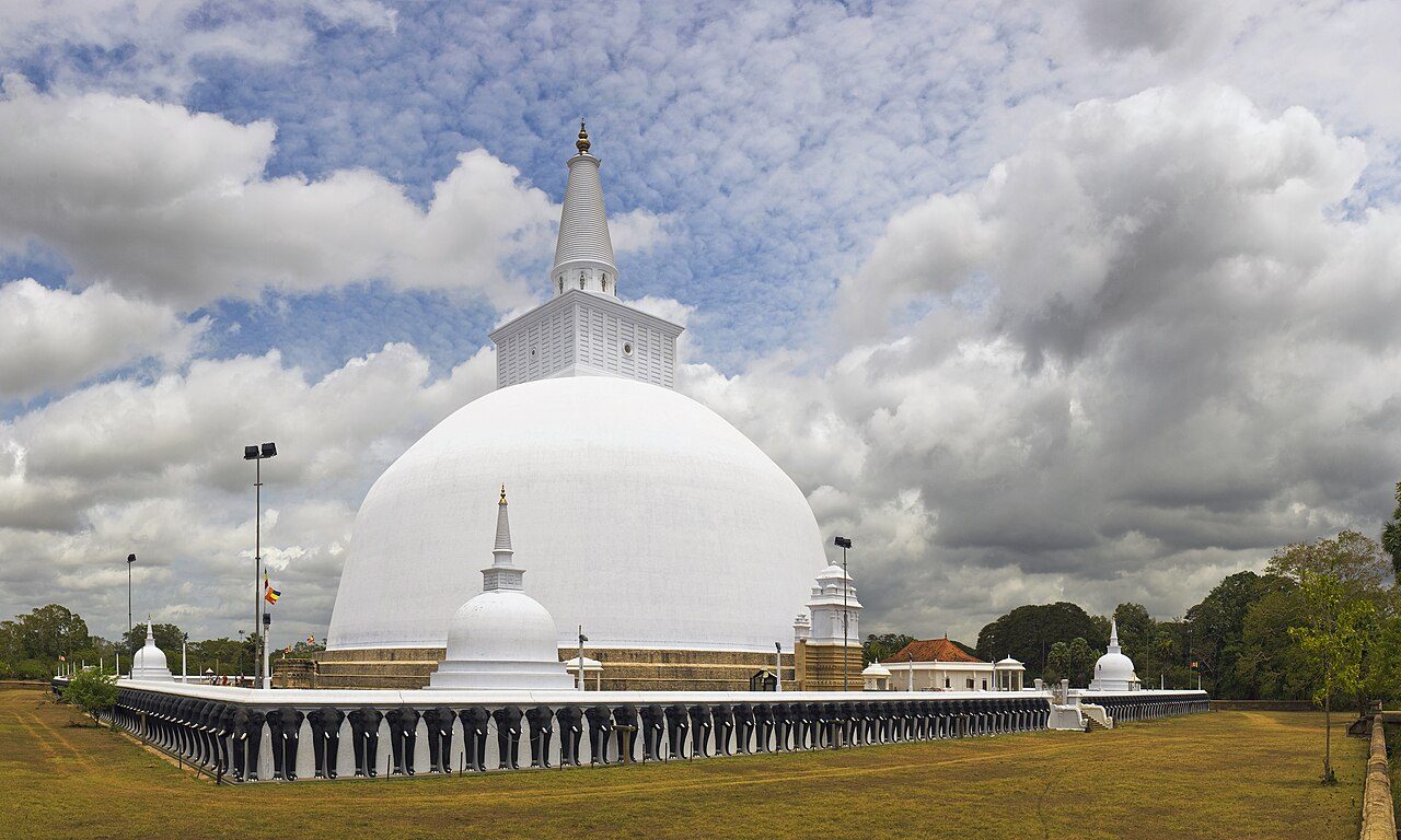 Sri Lanka's Cultural Triangle in 5 Days: Anuradhapura, Polonnaruwa, Sigiriya and Dambulla