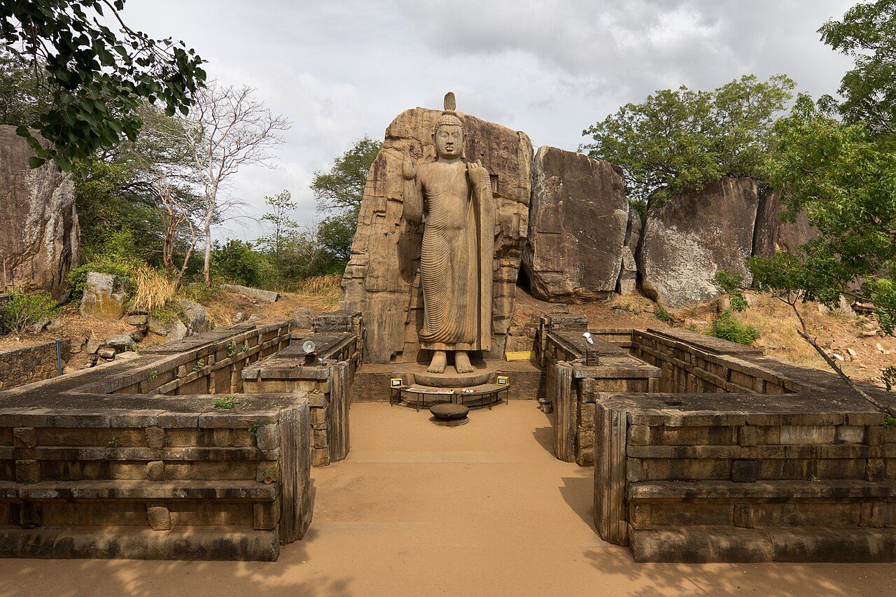 Aukana Buddha Statue