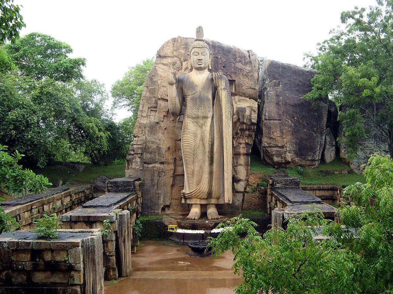 Aukana Buddha Statue