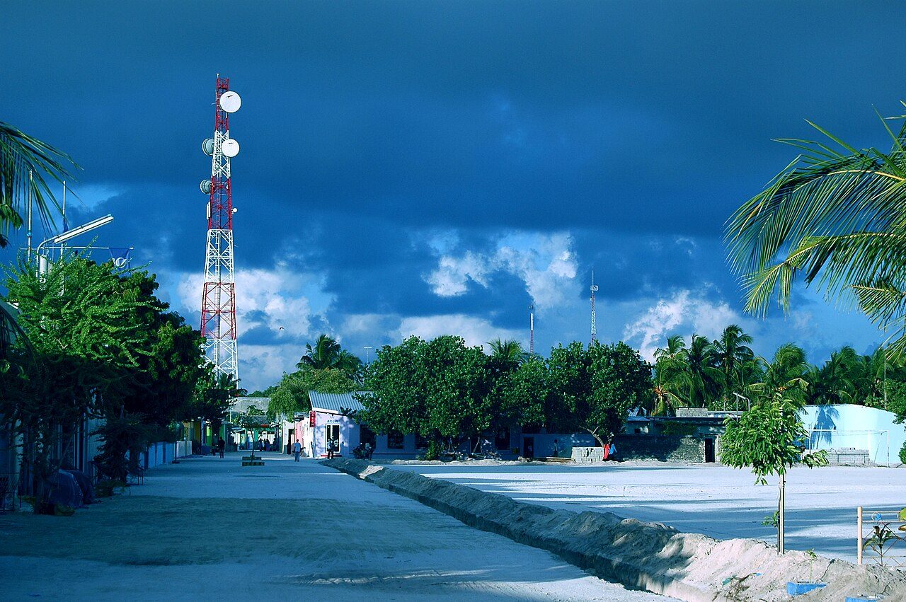 The Maldives on a Budget in 5 Days: Malé and the Local Islands