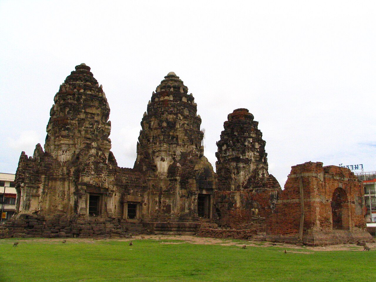 Phra Prang Sam Yot