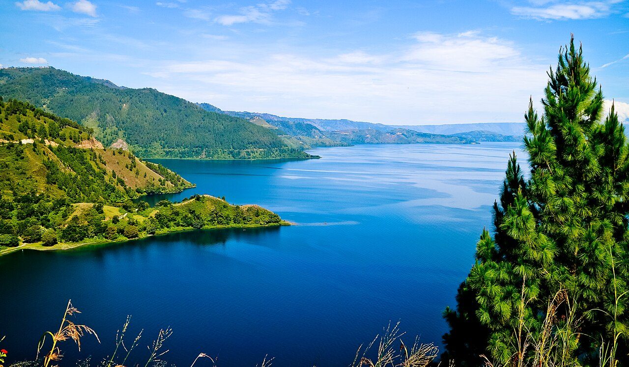 Sumatra in 8 Days: Bukit Lawang's Orangutans, Lake Toba and West Sumatra