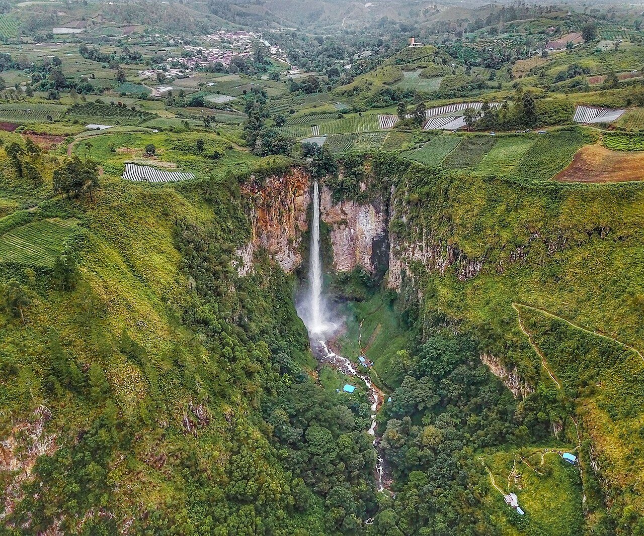 Sipiso-piso Waterfall