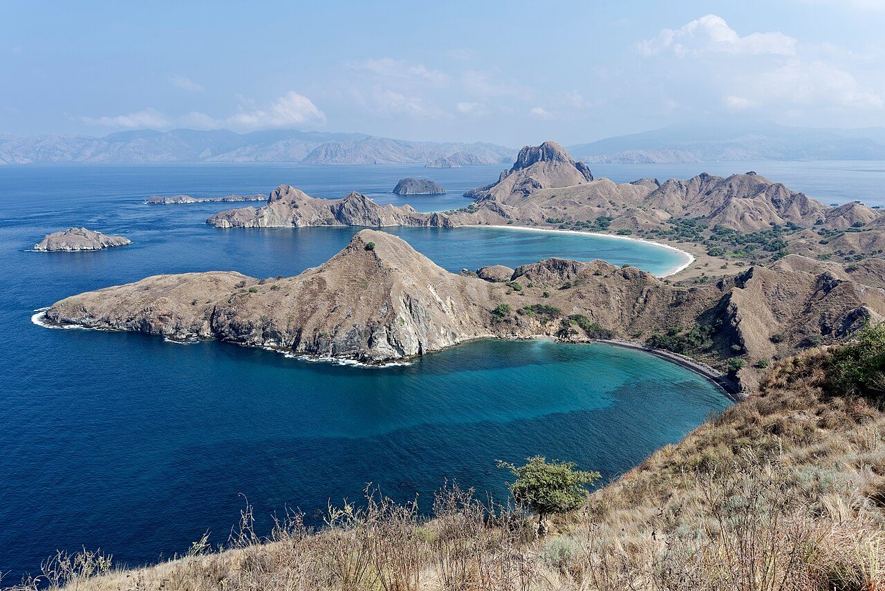 Komodo and Flores: Dragons, Padar Island, Wae Rebo and Kelimutu