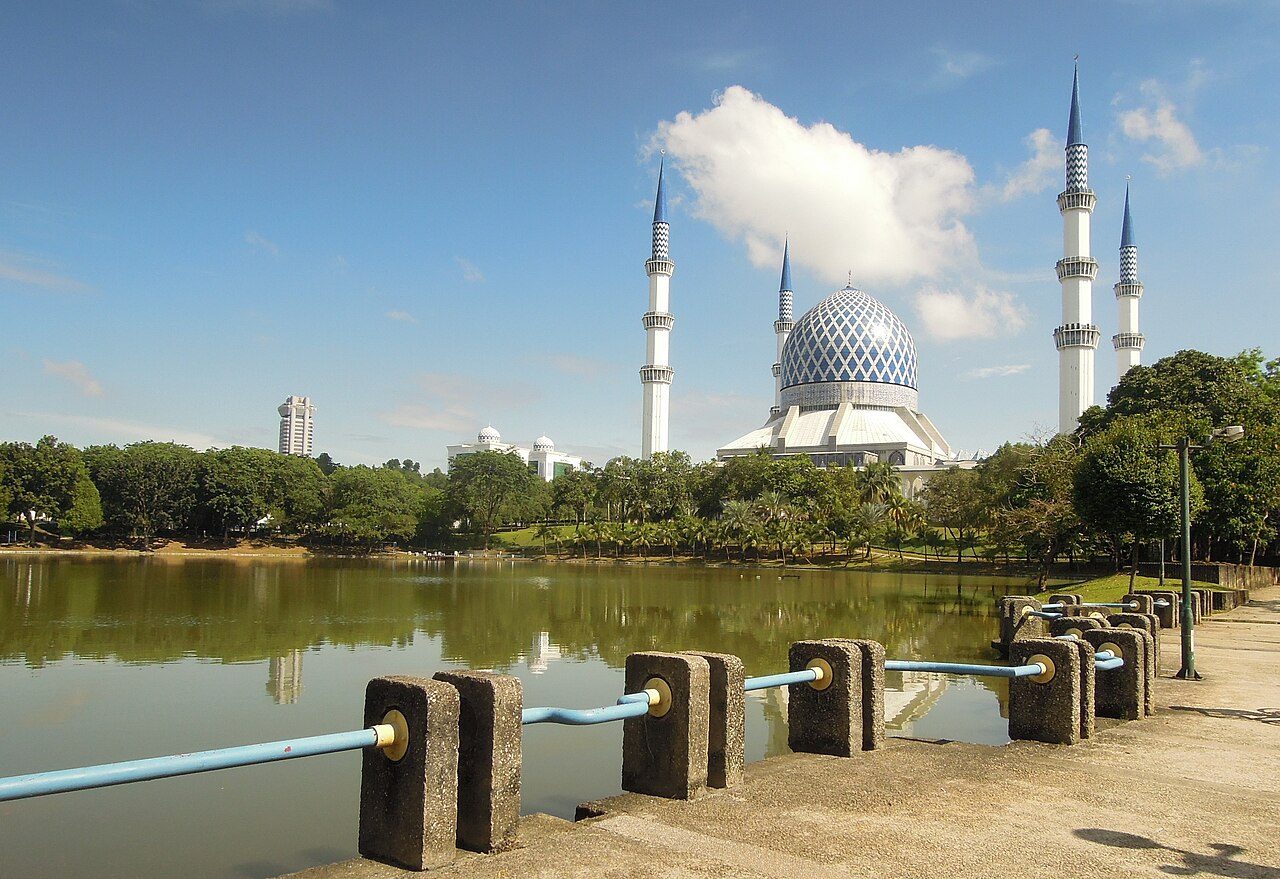 Sultan Salahuddin Abdul Aziz Mosque