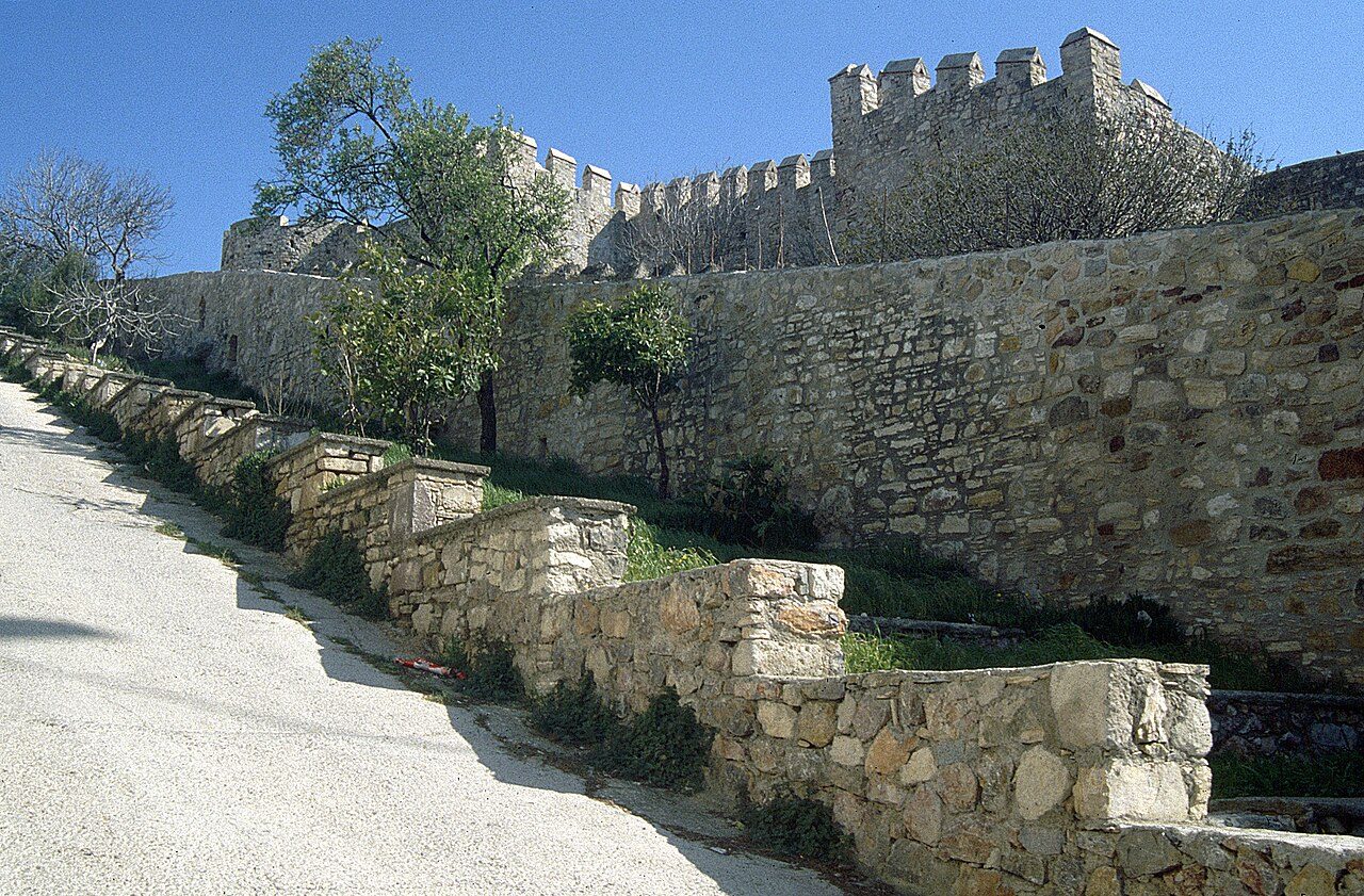Çeşme Castle