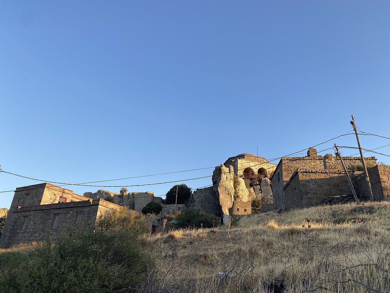 Assos