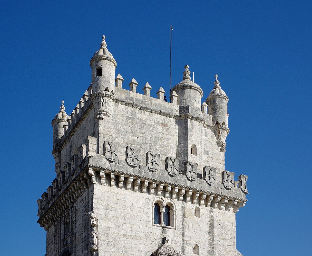 Lisbon and Sintra in 4 Days: Alfama, Belém, Pena Palace and Cascais