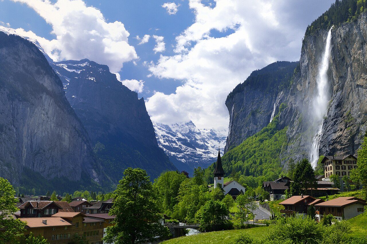 The Bernese Oberland in 4 Days: Interlaken, Lauterbrunnen, Grindelwald, the Jungfraujoch and Lake Oeschinen