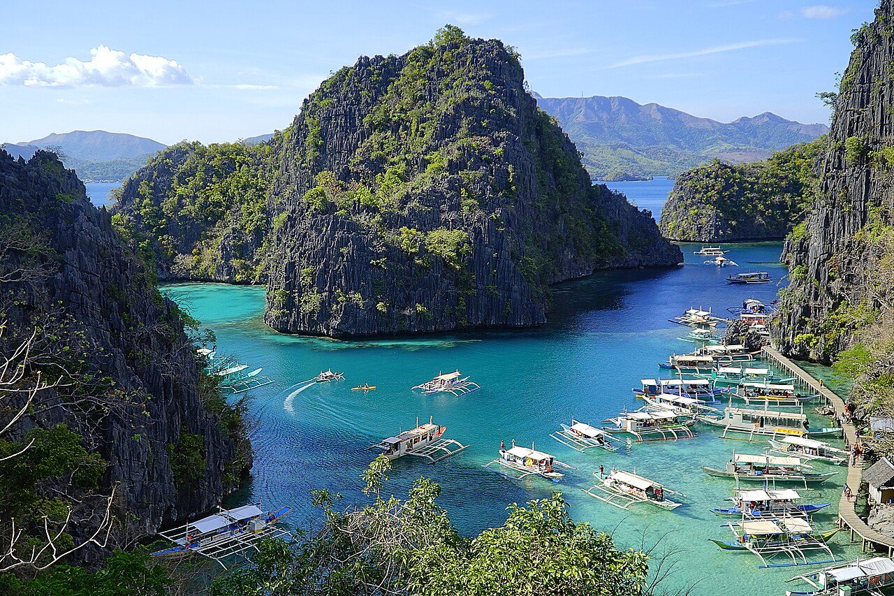 Kayangan Lake