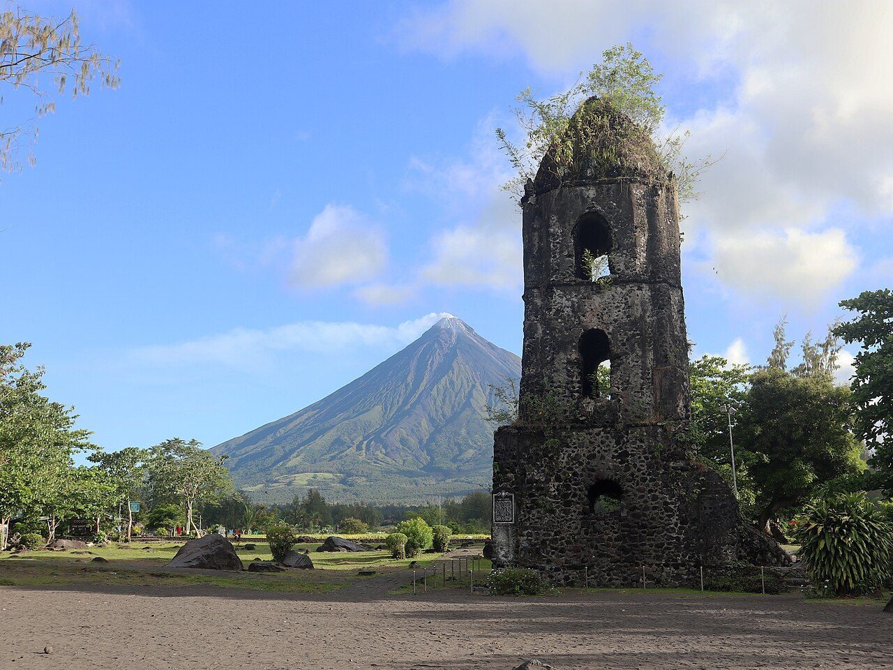 Cagsawa Ruins