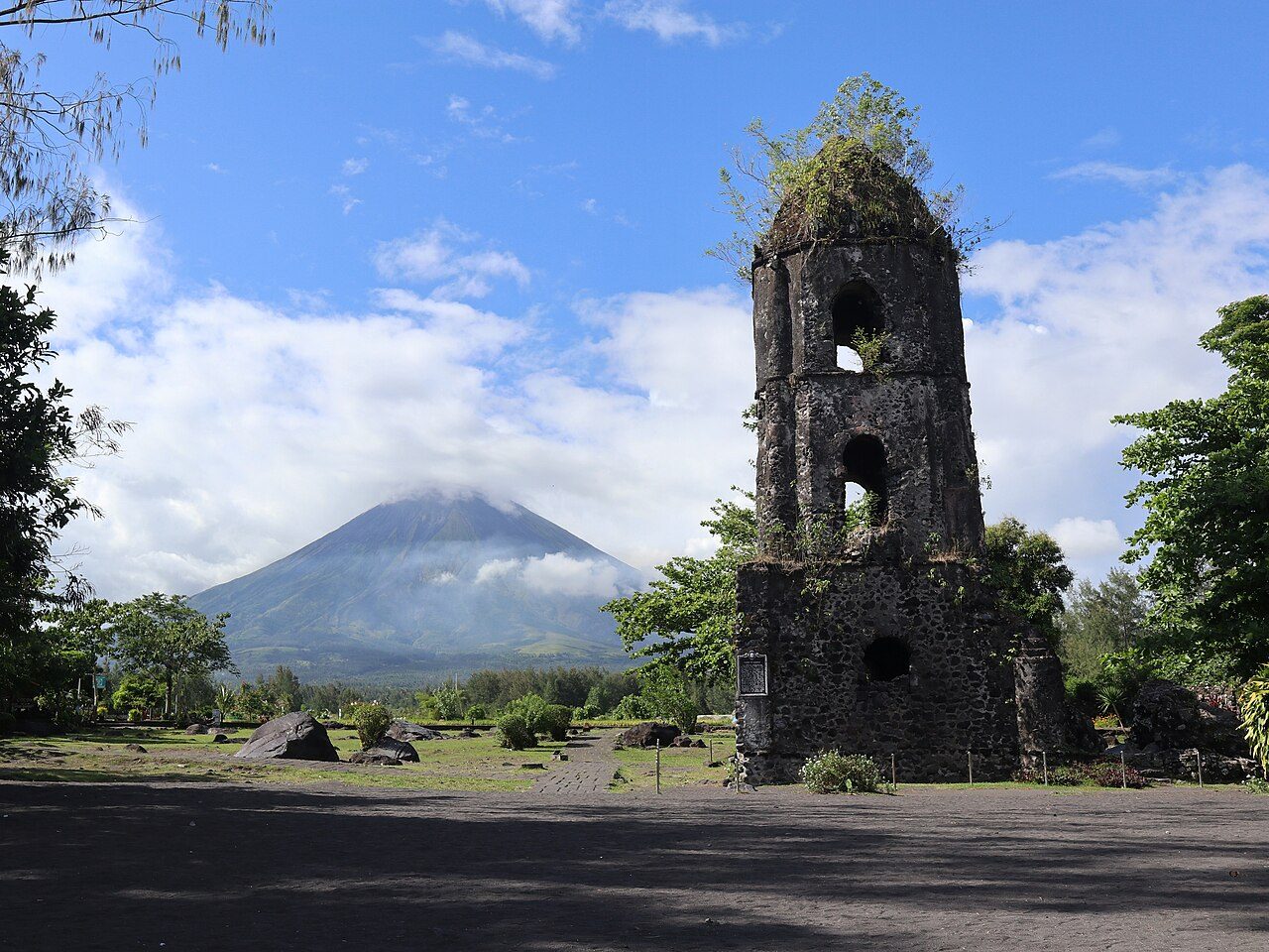 Cagsawa Ruins